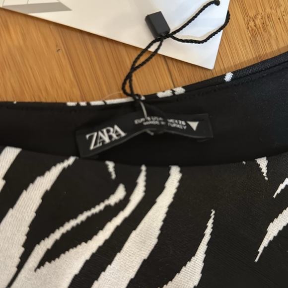 Zara Crop Top - Picture 2 of 3